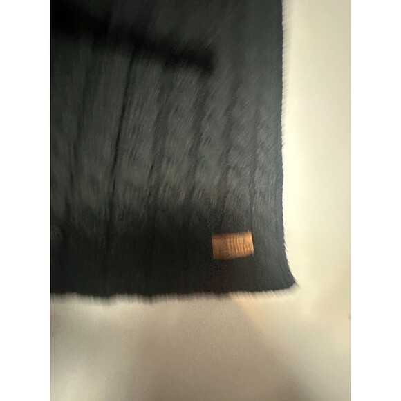 Vince Camuto Men's Scarf Winter Knit Two Tone Black/Gray Cable Knit NWT - Picture 3 of 3